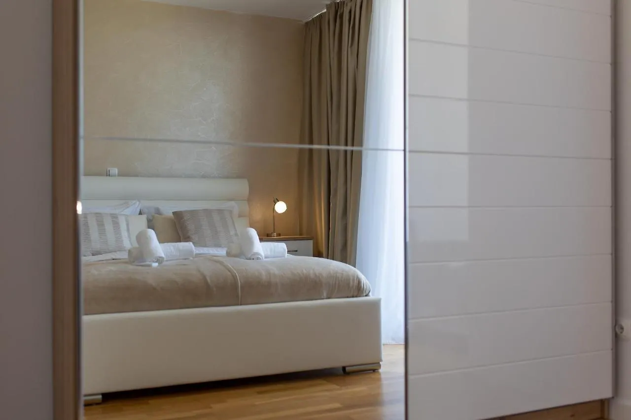 Luxury Villa Bueno Kastela 0*,